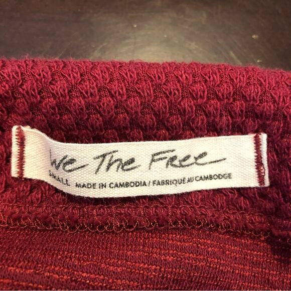 We the Free maroon red waffle thermal knit split back bell sleeve top size Small - Picture 10 of 16